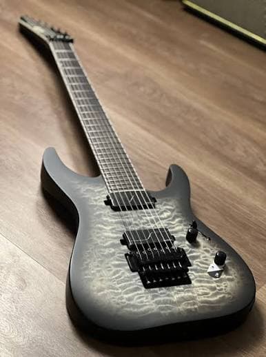 Fotografia do equipamento Guitarra ESP LTD Viper-1000 Baritone Offset Black Satin